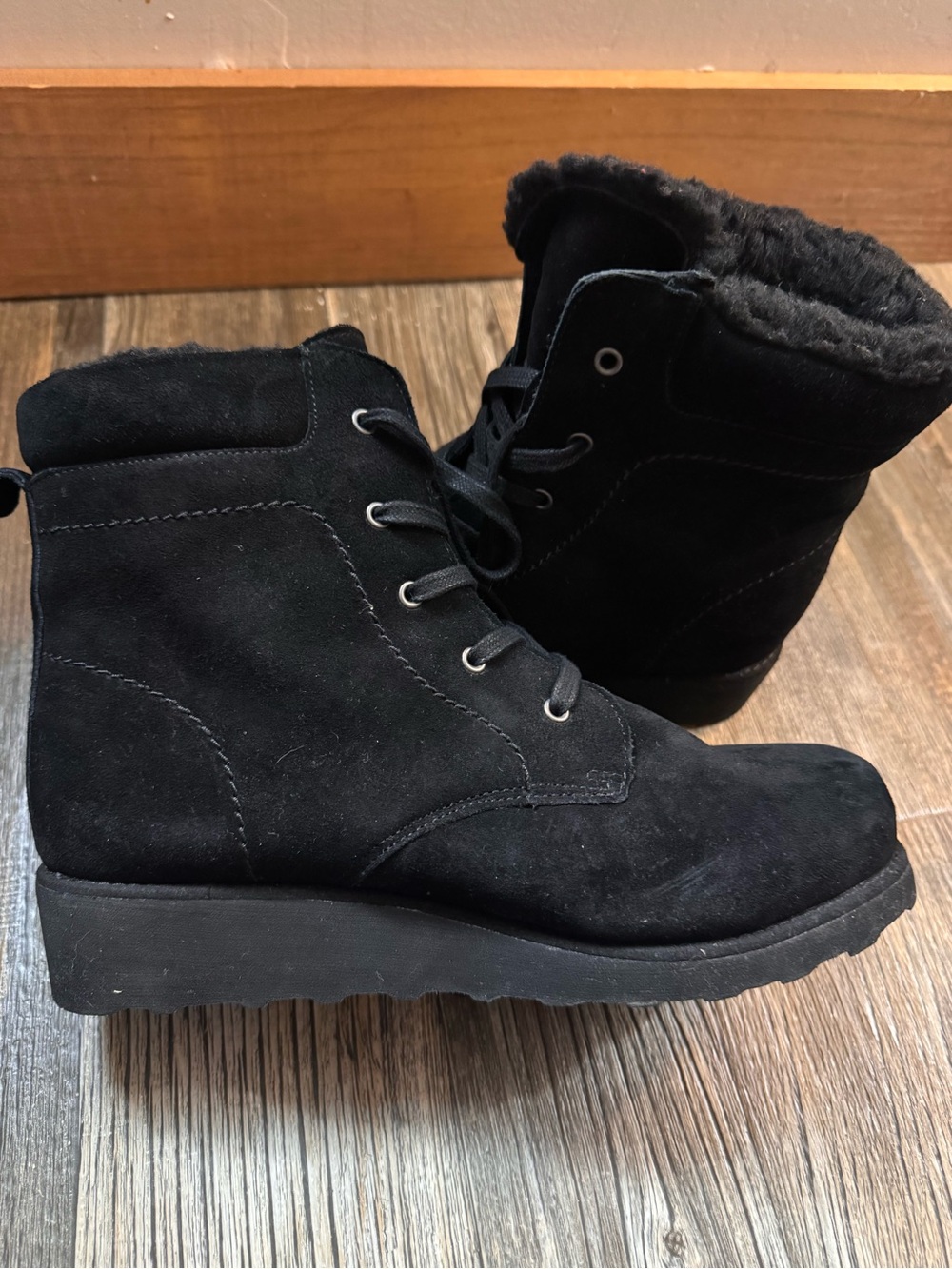 Women’s Black Lace-Up Suede Winter Ankle Boots Size 10